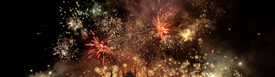 Fuegos artificiales después del Toc d’Inici de la Mercè. © Àngel Bravo Fuegos artificiales después del Toc d’Inici de la Mercè. © Àngel Bravo