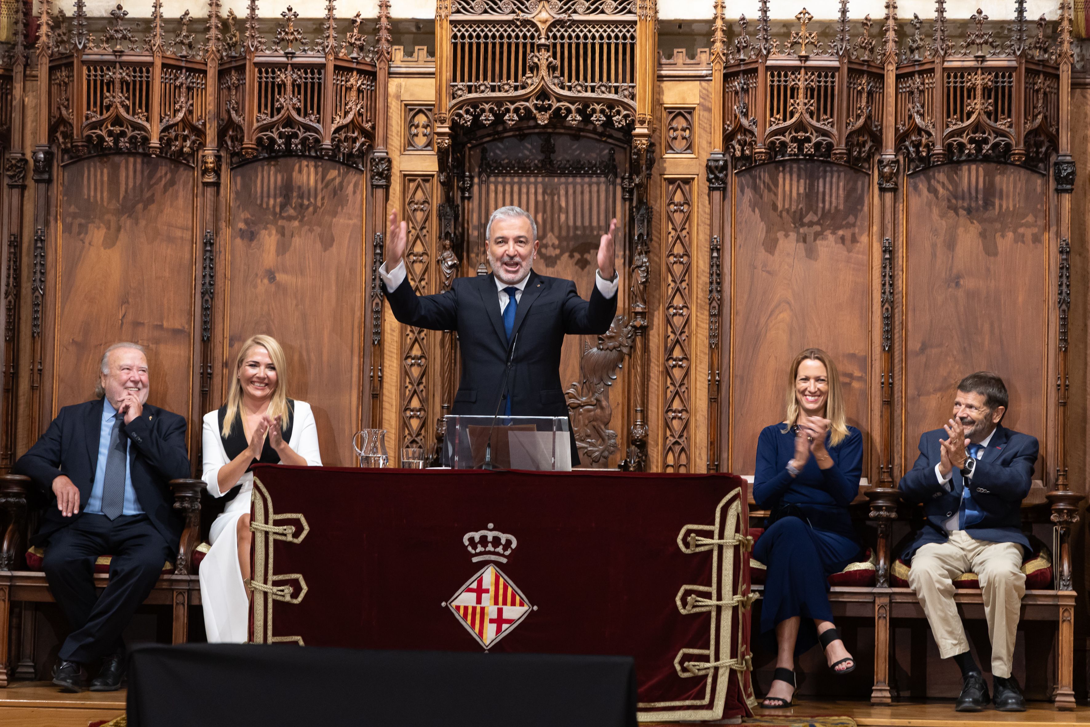 El alcalde Jaume Collboni da el pistoletazo de salida a las fiestas de La Mercè durante el pregón, que marca oficialmente el inicio de la celebración. © Àngel Bravo