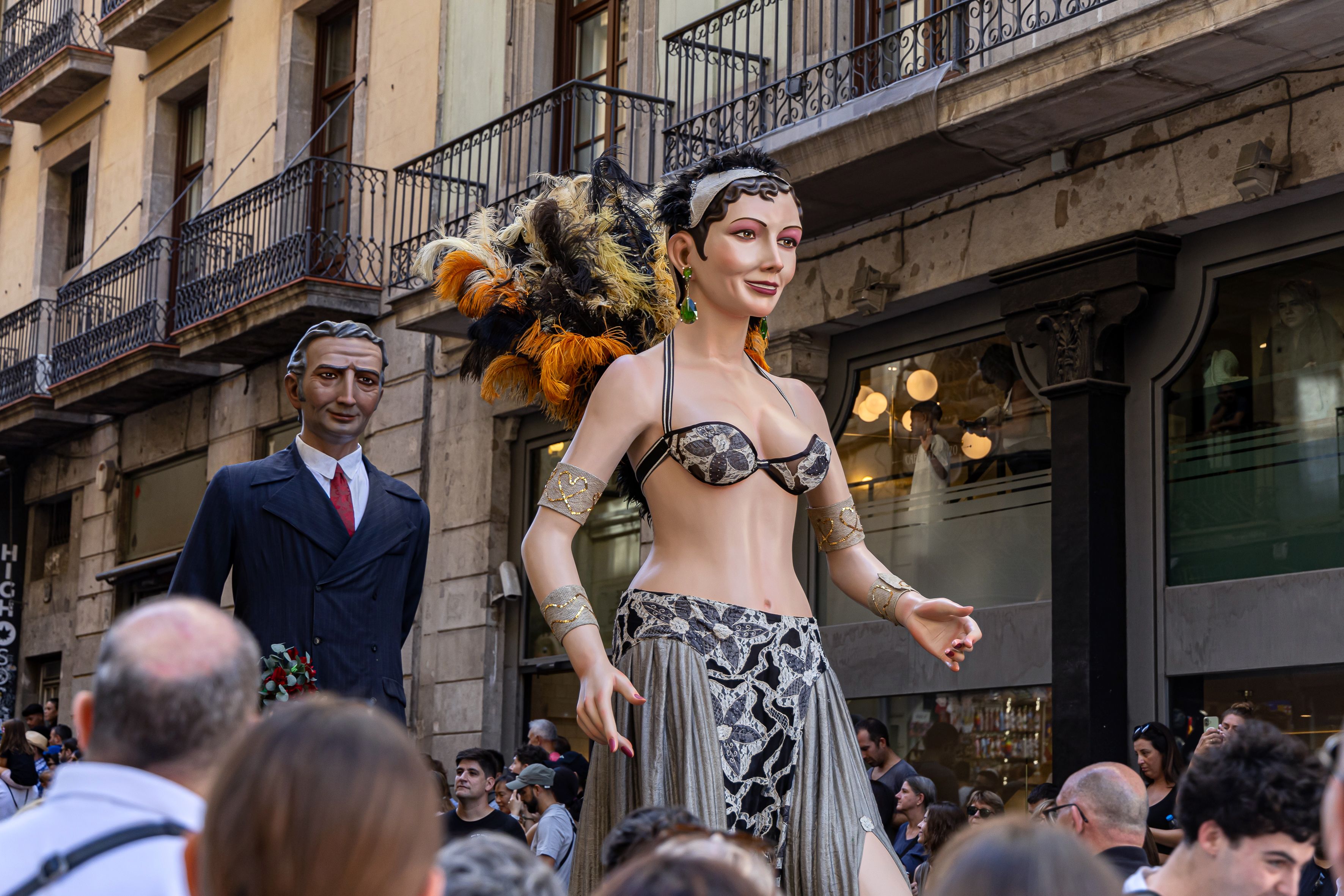 Los Gegants desfilan por las calles de Barcelona durante la Cavalcada de La Mercè. © Àngel Bravo