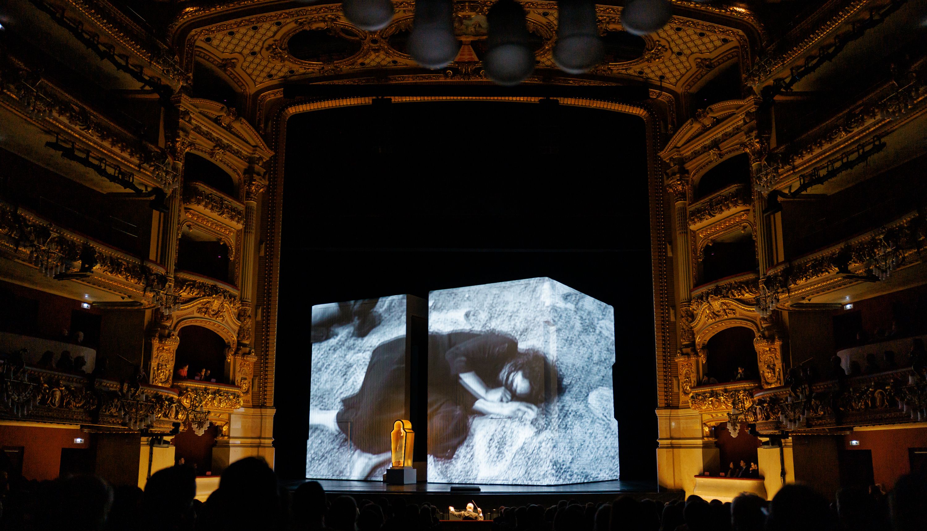 El Gran Teatre del Liceu ha inaugurat la temporada 2026/2027 amb una versió d'Aida de Giuseppe Verdi, sota la direcció escènica de l'artista iraniana Shirin Neshat © Sergi Panizo