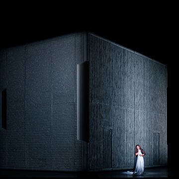 El Gran Teatre del Liceu ha inaugurado la temporada 2026/2027 con una versión de Aida de Giuseppe Verdi, bajo la dirección escénica de la artista iraní Shirin Neshat. © Sergi Panizo El Gran Teatre del Liceu ha inaugurado la temporada 2026/2027 con una versión de Aida de Giuseppe Verdi, bajo la dirección escénica de la artista iraní Shirin Neshat. © Sergi Panizo