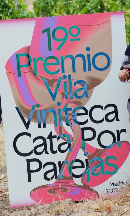 Quim Vila, Ramon Esteve, Joan Josep Bertran y Siscu Martí con el cartel de la 19.ª edición del Tast per Parelles de Vila Viniteca © Cedida Quim Vila, Ramon Esteve, Joan Josep Bertran y Siscu Martí con el cartel de la 19.ª edición del Tast per Parelles de Vila Viniteca © Cedida