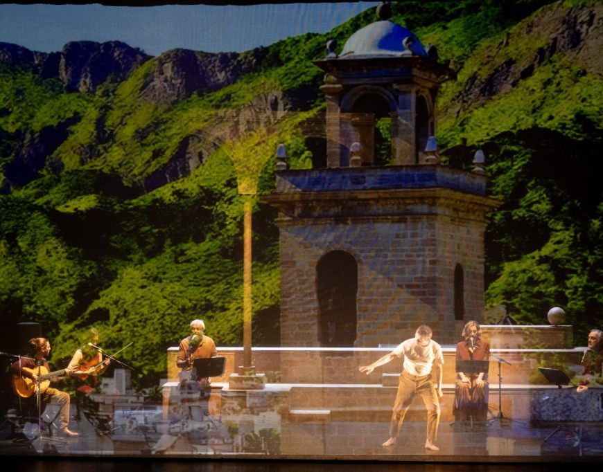 Escena de l'espectacle 'Vientos del pueblo'. ©Agustí Torres Escena de l'espectacle 'Vientos del pueblo'. ©Agustí Torres