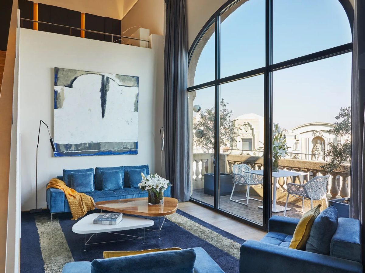 La que dicen fue una antigua logia masónica es actualmente una suite dúplex con vistas fabulosas sobre el noreste de la ciudad. © Aqua Hotels La que dicen fue una antigua logia masónica es actualmente una suite dúplex con vistas fabulosas sobre el noreste de la ciudad. © Aqua Hotels