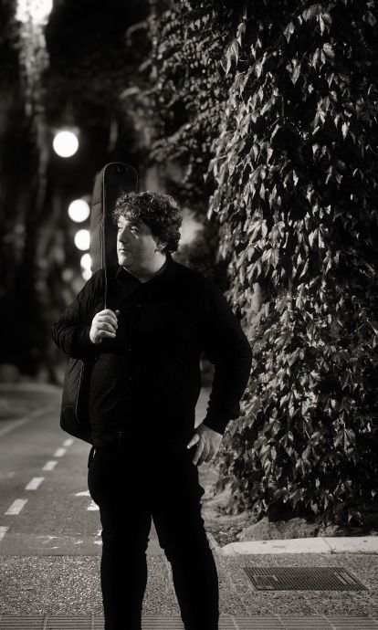 El músico, escritor y guionista de televisión Dimas Rodríguez. © Èric Palaudàries El músico, escritor y guionista de televisión Dimas Rodríguez. © Èric Palaudàries