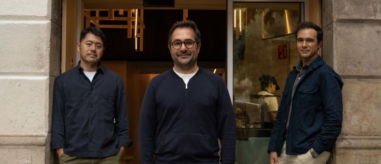 Naoyuki Haginoya, chef ejecutivo de Grupo Nomo; y Borja y Juan Molina-Martell, cofundadores. © Nomo Naoyuki Haginoya, chef ejecutivo de Grupo Nomo; y Borja y Juan Molina-Martell, cofundadores. © Nomo