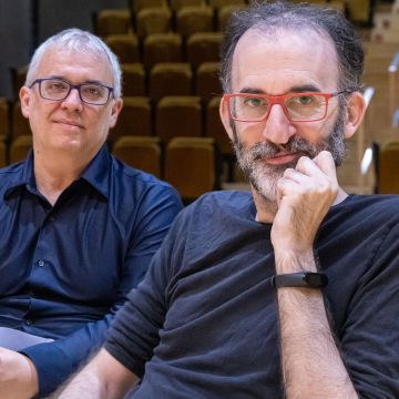 Jordi Abelló, miembro de Música Reservata de Barcelona y Esteve Costa, el director invitado. ©Àngel Bravo