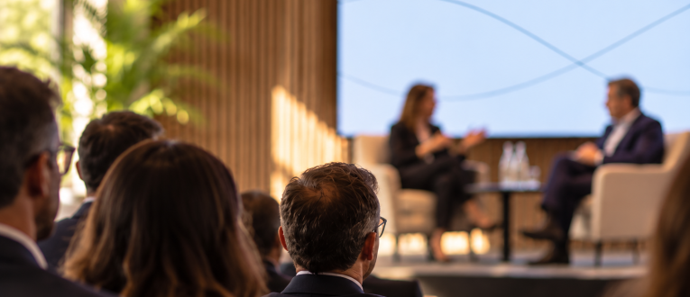 ASCEF, EY y The New Barcelona Post impulsan En Clau Familiar, un nuevo ciclo itinerante de conversaciones sobre la empresa familiar © Imagen generada con IA ASCEF, EY y The New Barcelona Post impulsan En Clau Familiar, un nuevo ciclo itinerante de conversaciones sobre la empresa familiar © Imagen generada con IA