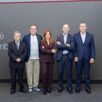 Marcos Ugarte (Grup PHAROS), Aleix Valls (WeArtificial), Elena Busquets (The New Barcelona Post), Xavier Comerma (Banc Sabadell) y Benito Reales (Banc Sabadell) © Àngel Bravo Marcos Ugarte (Grup PHAROS), Aleix Valls (WeArtificial), Elena Busquets (The New Barcelona Post), Xavier Comerma (Banc Sabadell) y Benito Reales (Banc Sabadell) © Àngel Bravo