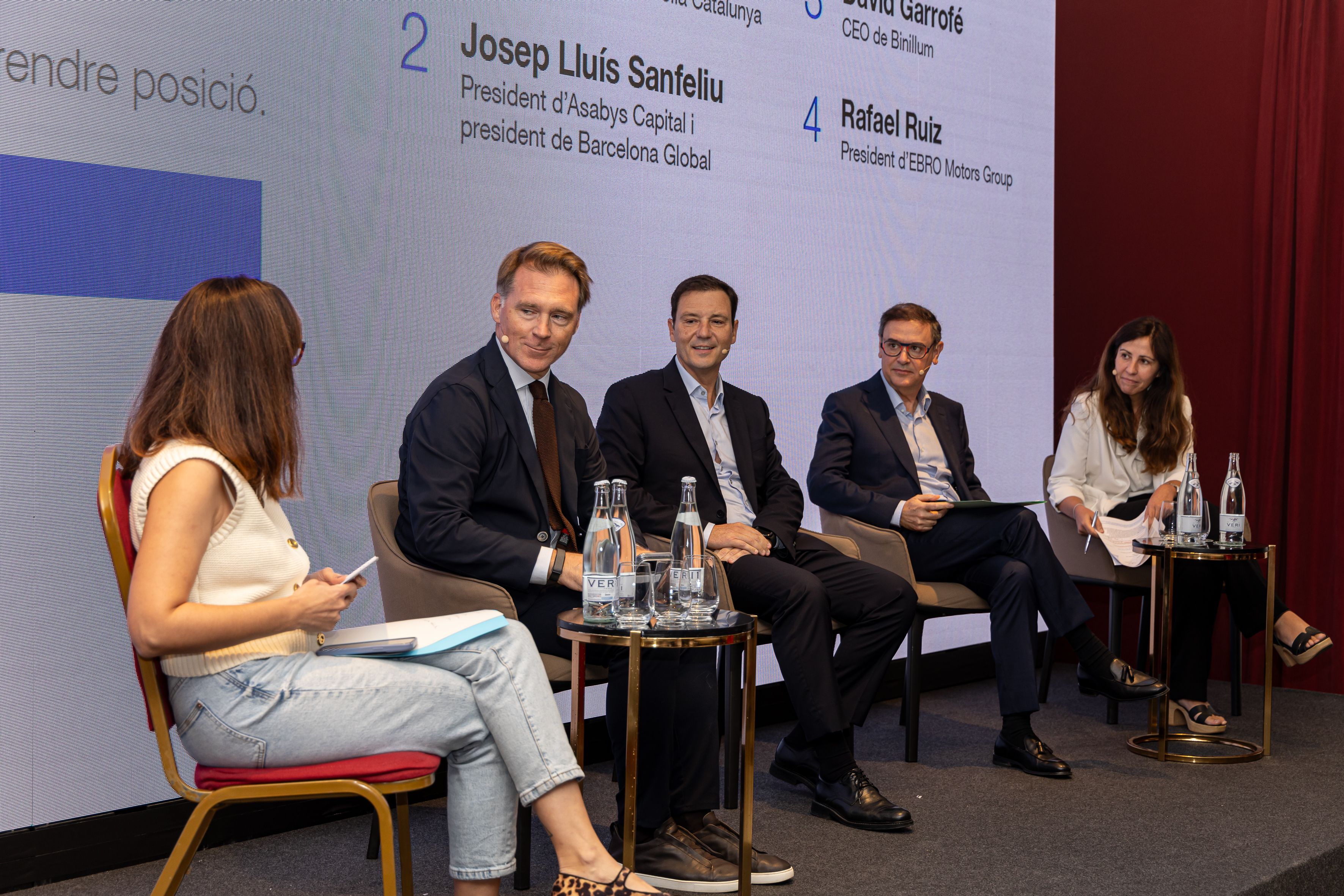 (De izquierda a derecha) Sara Puig, directora de comunicación del Colegio de Economistas de Cataluña; Josep Lluís Sanfeliu, presidente de Barcelona Global; David Garrofé, exsecretario general de Cecot y CEO de Binillum; Rafael Ruiz, presidente de EBRO Motors Group; y Raquel Carrasco, directora general de Veolia Cataluña © Àngel Bravo (De izquierda a derecha) Sara Puig, directora de comunicación del Colegio de Economistas de Cataluña; Josep Lluís Sanfeliu, presidente de Barcelona Global; David Garrofé, exsecretario general de Cecot y CEO de Binillum; Rafael Ruiz, presidente de EBRO Motors Group; y Raquel Carrasco, directora general de Veolia Cataluña © Àngel Bravo