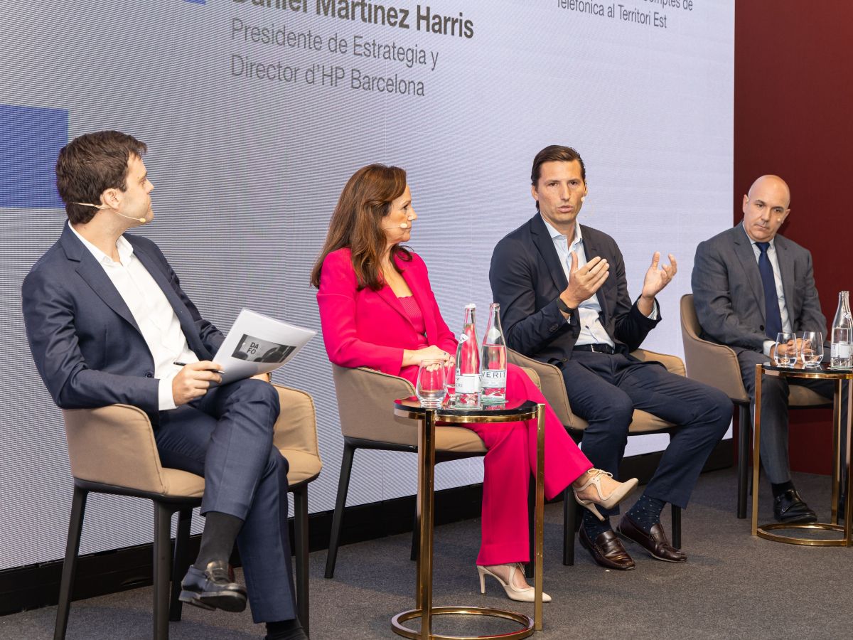 Víctor Costa, empresario y moderador, Mercedes Oblanca (Accenture), Daniel Martínez Harris (HP Barcelona), y Jordi Giné (Telefónica). © Àngel Bravo Víctor Costa, empresario y moderador, Mercedes Oblanca (Accenture), Daniel Martínez Harris (HP Barcelona), y Jordi Giné (Telefónica). © Àngel Bravo