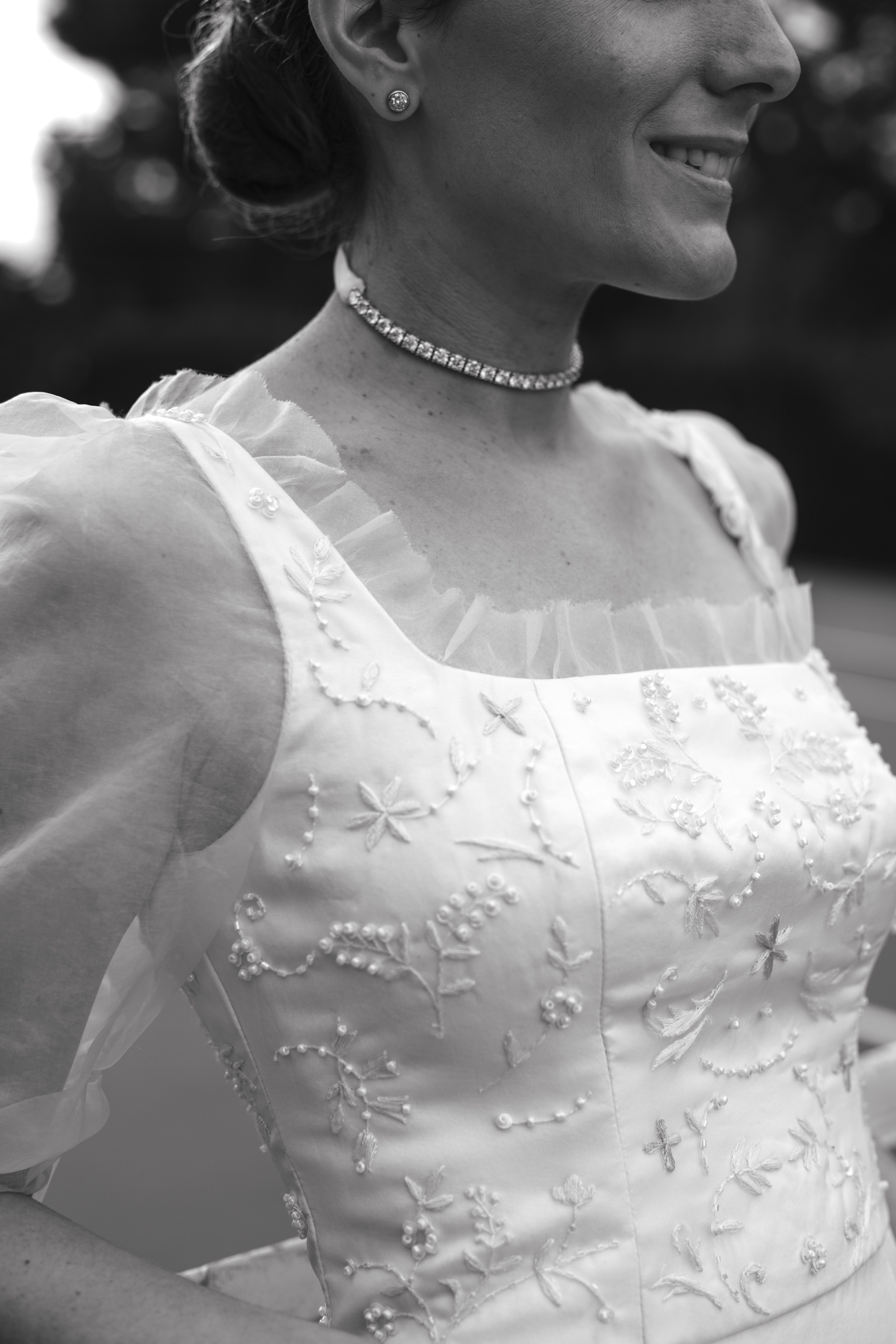 Resultado del Bordado para un vestido de novia con hilo de seda Resultado del Bordado para un vestido de novia con hilo de seda