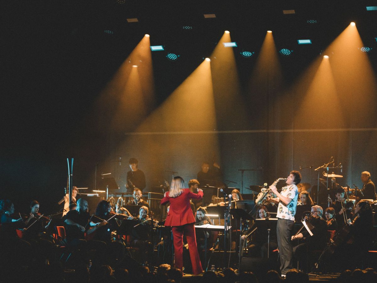 L'Orquestra Sònica estarà dirigida per la directora, compositora i saxofonista alemanya Fabia Mantwill L'Orquestra Sònica estarà dirigida per la directora, compositora i saxofonista alemanya Fabia Mantwill