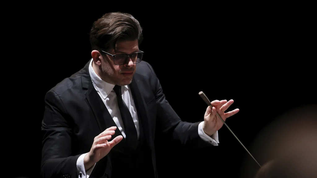 Tomàs Grau és el Fundador i Director Musical de la Franz Schubert Filharmonia Tomàs Grau és el Fundador i Director Musical de la Franz Schubert Filharmonia