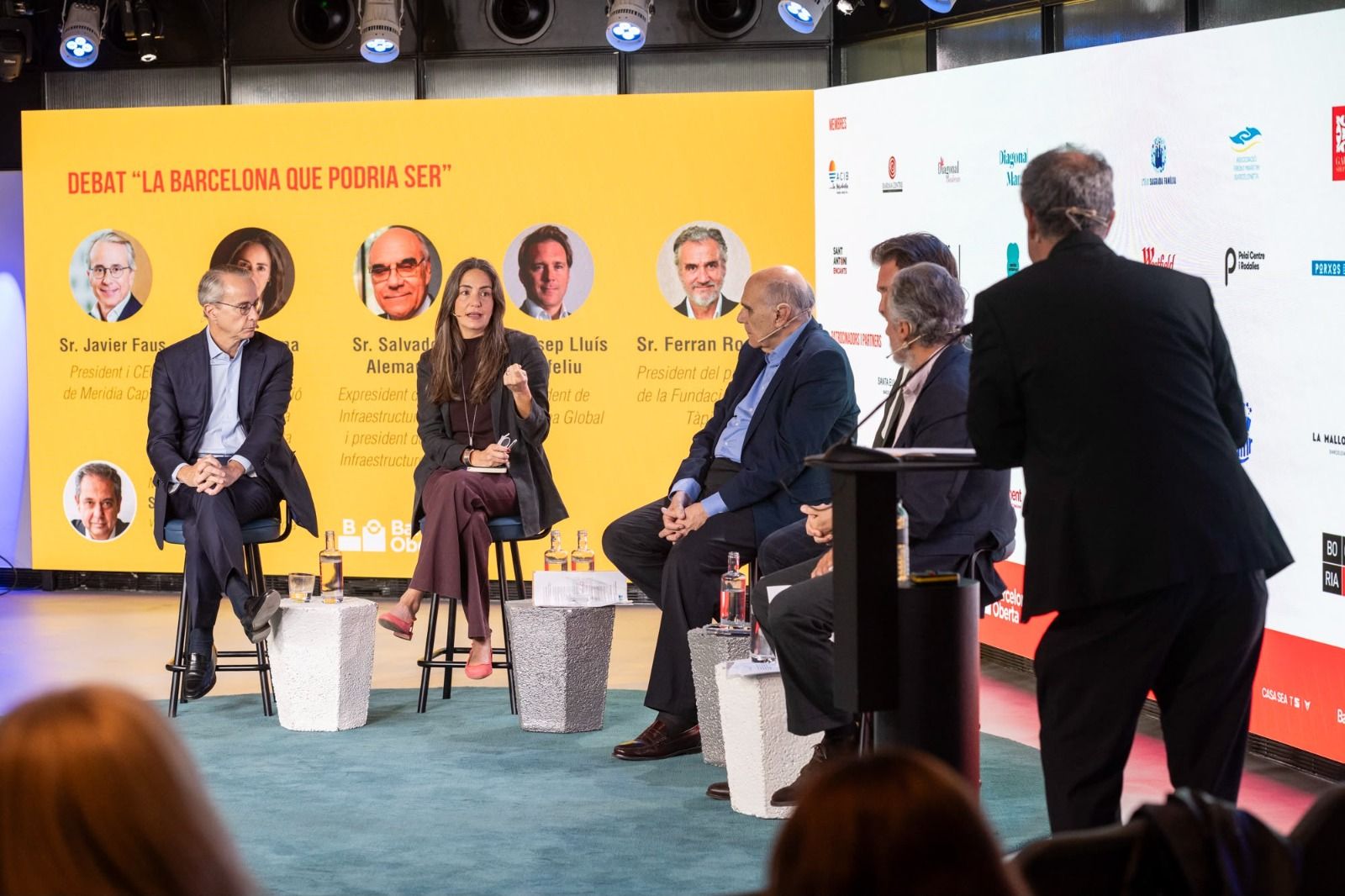 La taula rodona de l’11è Summit de Barcelona Oberta va reunir representants del món empresarial, comercial, cultural i de les infraestructures per debatre els reptes i les oportunitats de futur de Barcelona La taula rodona de l’11è Summit de Barcelona Oberta va reunir representants del món empresarial, comercial, cultural i de les infraestructures per debatre els reptes i les oportunitats de futur de Barcelona