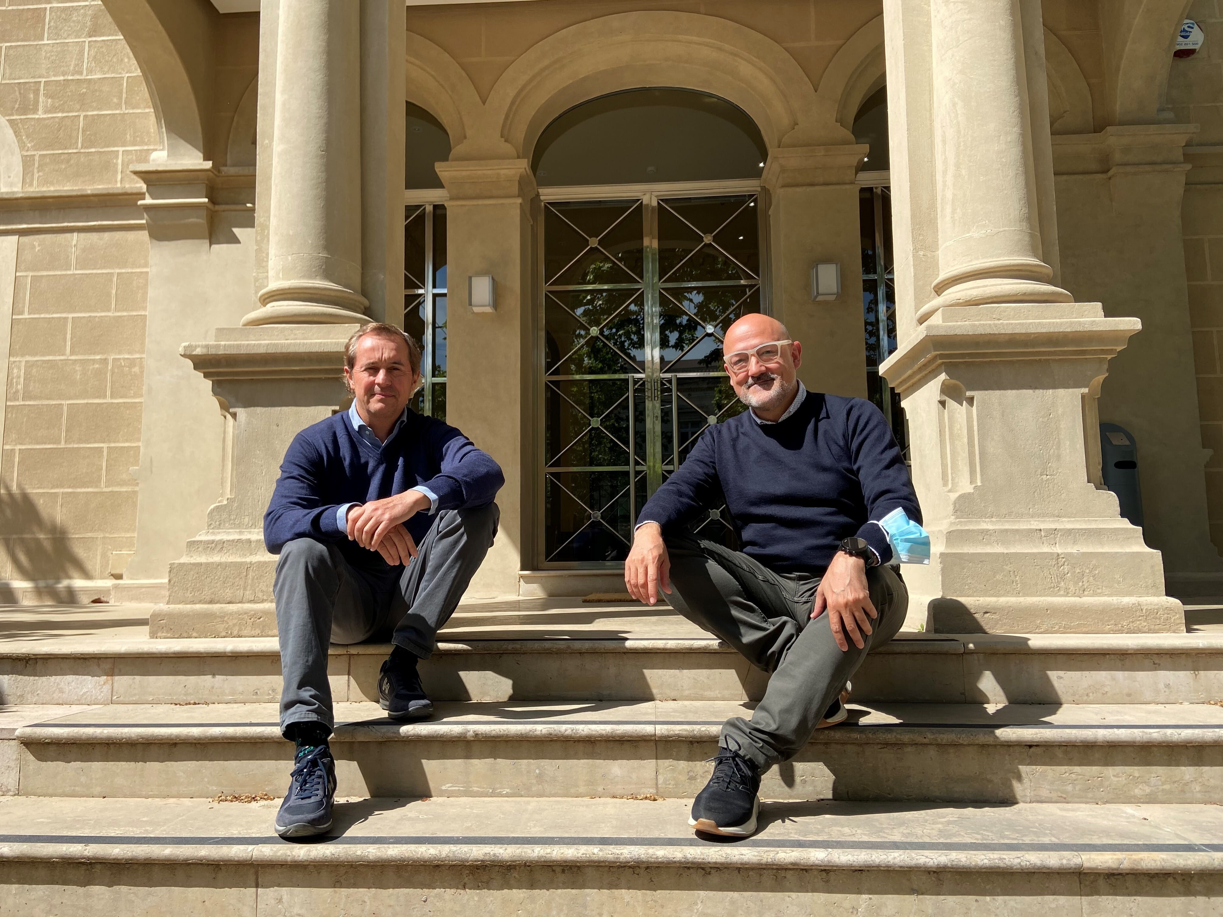 Gustavo Pérez, director de operaciones comerciales de Gebro Pharma, con Ricard Castellet.
