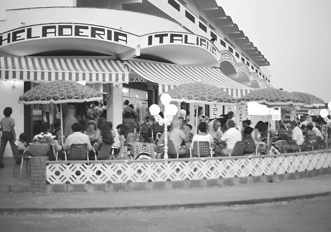 Primera tienda Gelati Dino en Empuriabrava. 