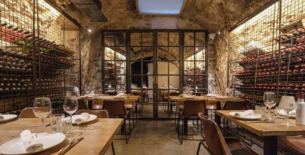 La bodega es uno de los rincones más bellos del restaurante.