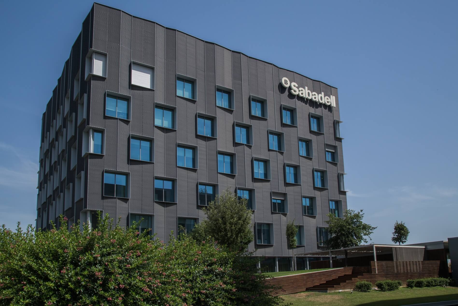 The Banco Sabadell complex in Sant Cugat has 50,000 square meters.