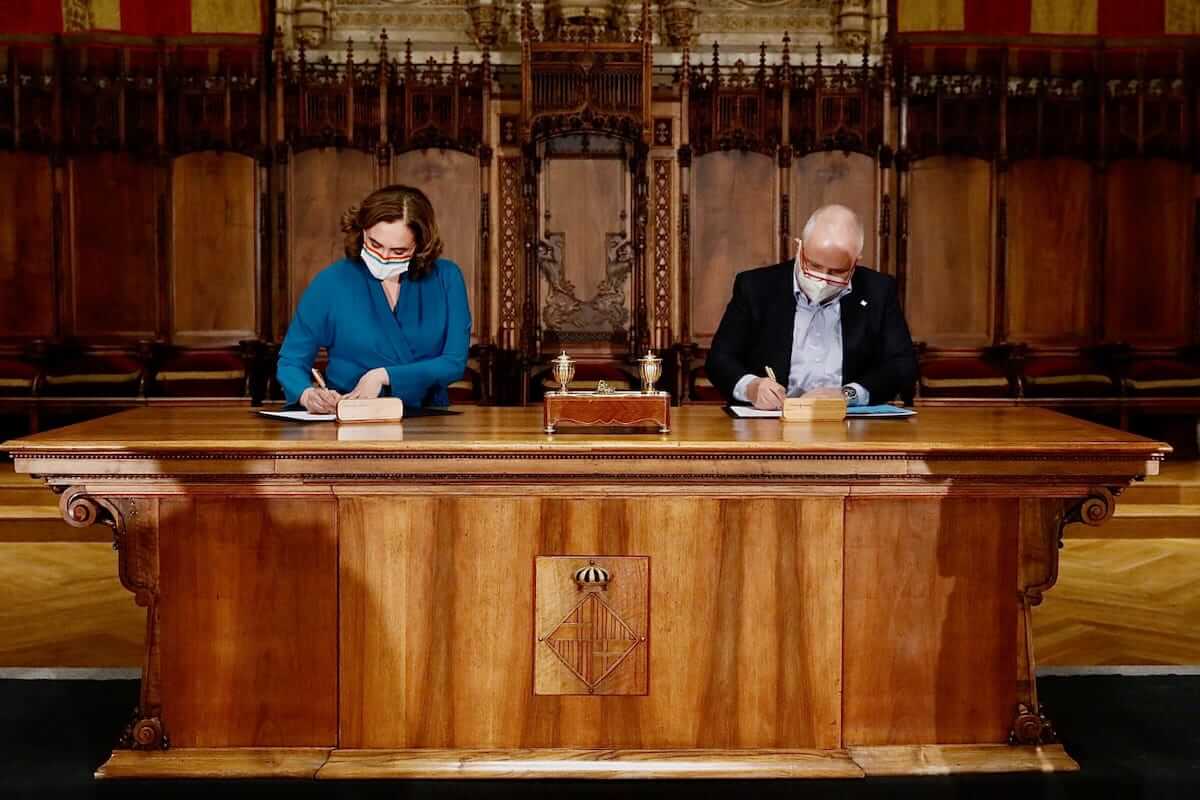 Alcaldesa Ada Colau y el rector de la UOC, Josep A. Planel
