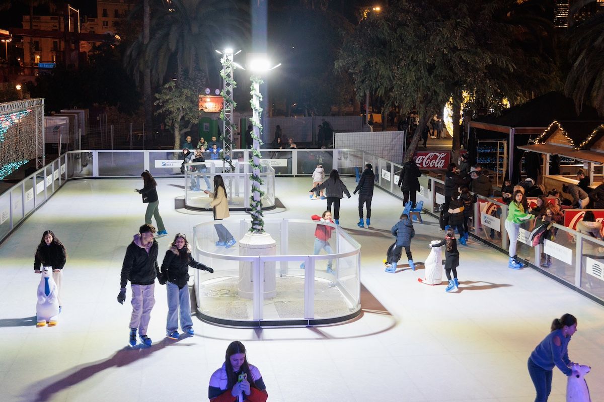 Pista de hielo en el Port Vell por Navidad.