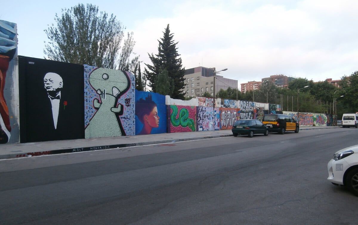 Grafiti 'Molt Honorable', de la artista La Castillo.
