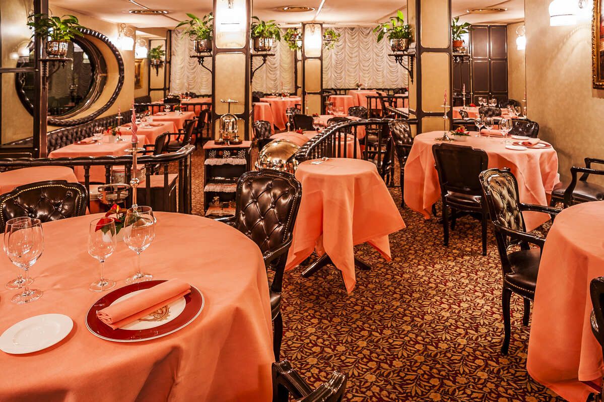 Sala principal de Via Veneto en Barcelona
