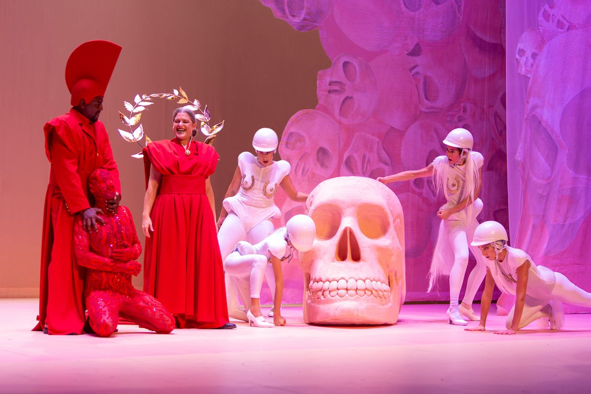 Simbolismo y colores llamativos llenarán el escenario del Teatre Lliure, bajo la dirección de Marta Pazos © Carlos Dossena / Teatre Lliure