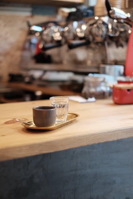 Café en el Roast Club.