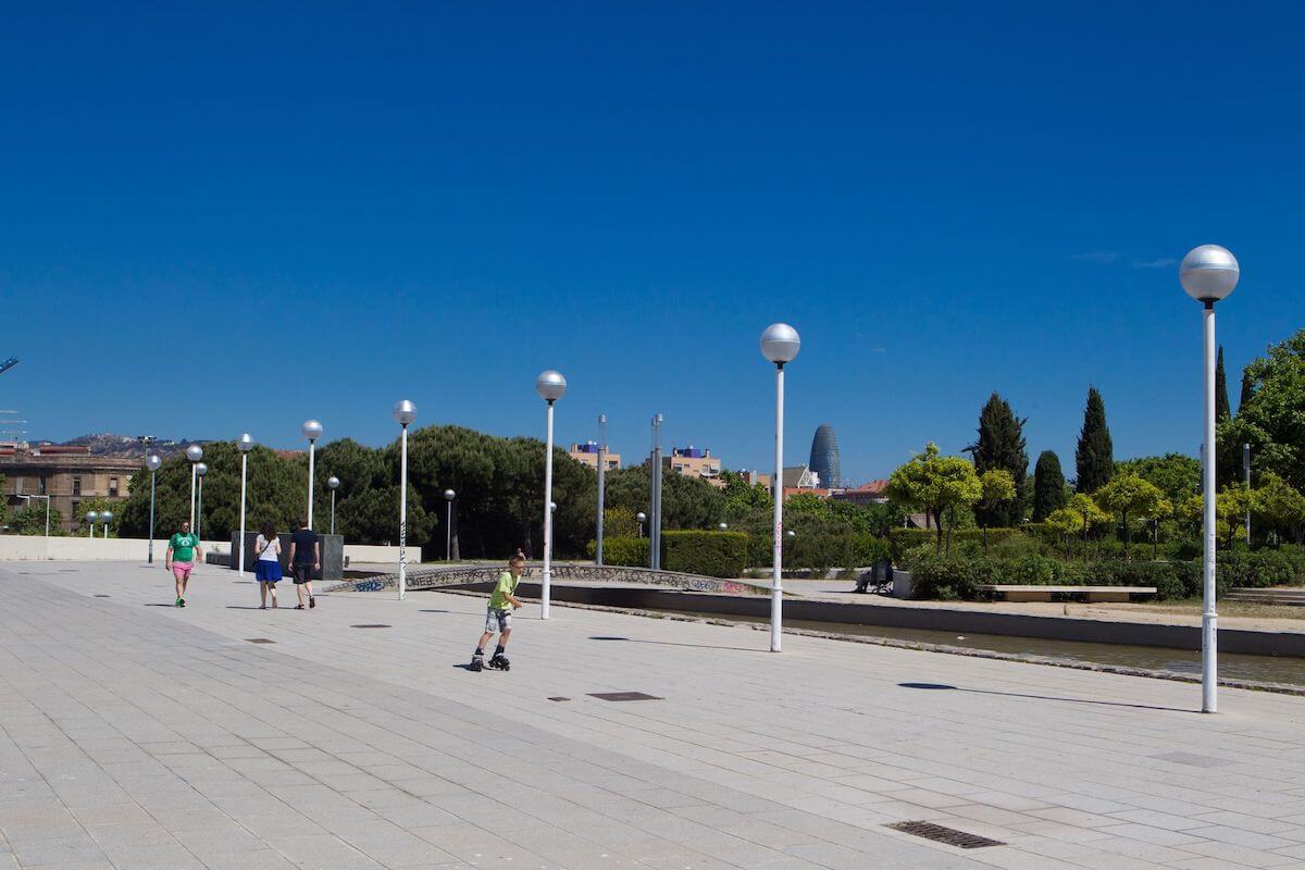 Iluminación de aceras en Barcelona