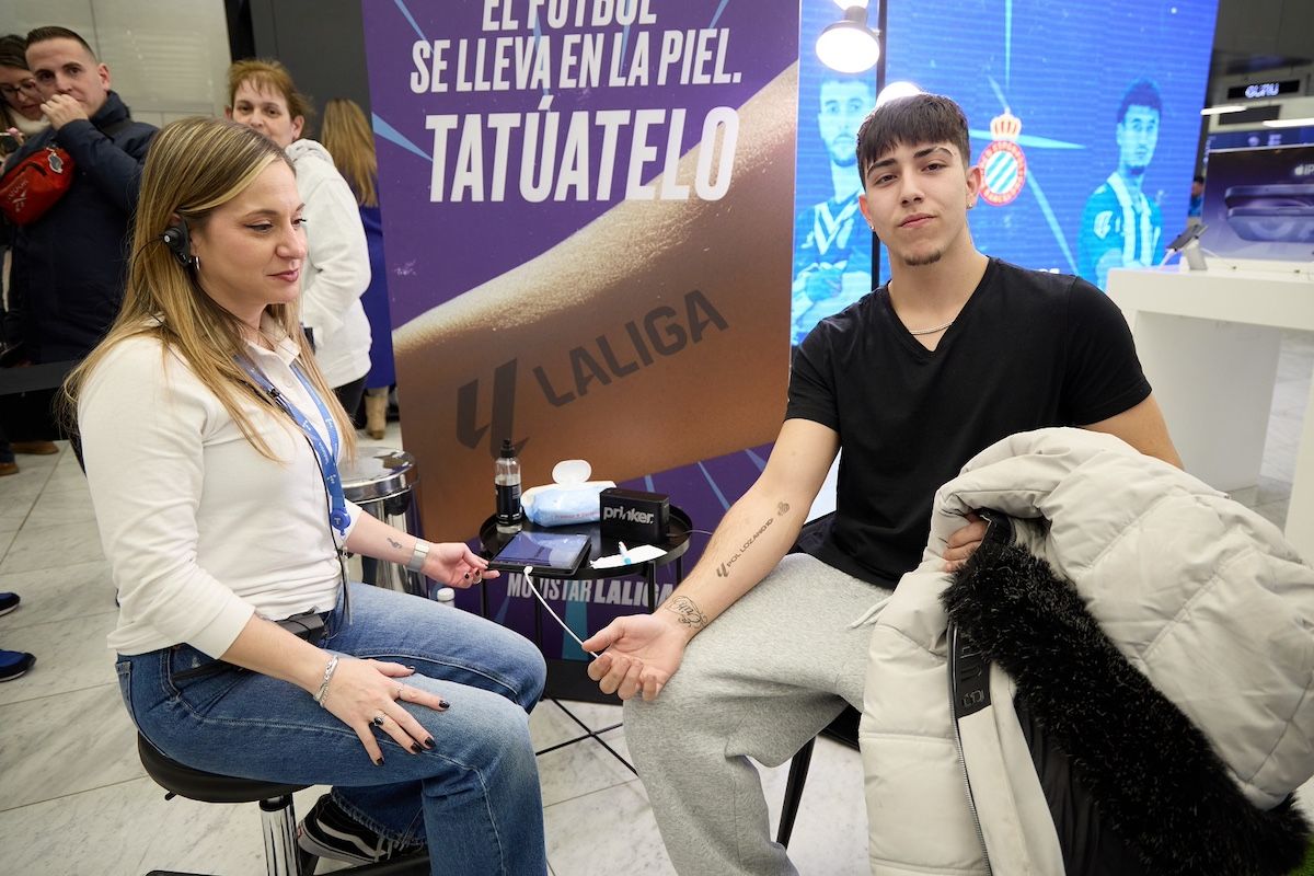 Estadio Movistar LaLiga offers temporary tattoos of football teams and players.