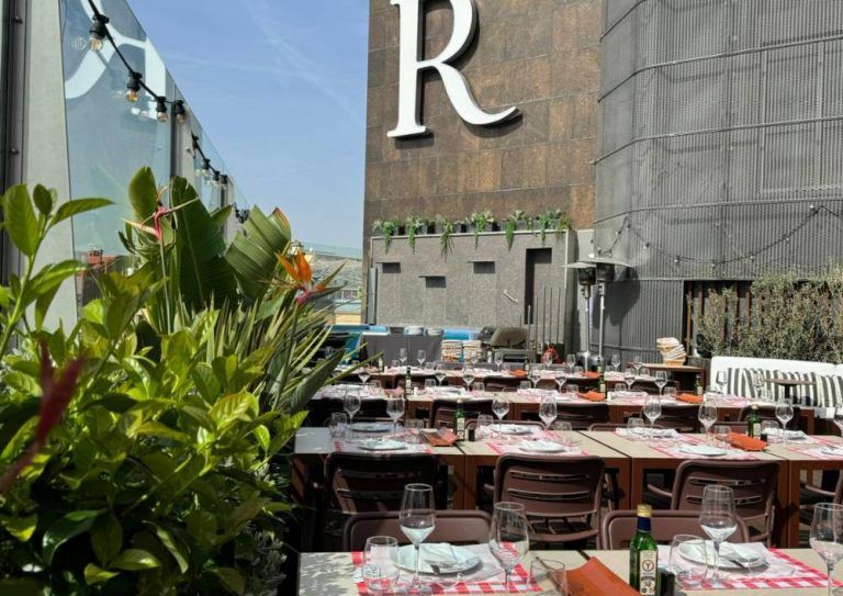 Terraza del hotel Renaissance Barcelona, Goja Rooftop.