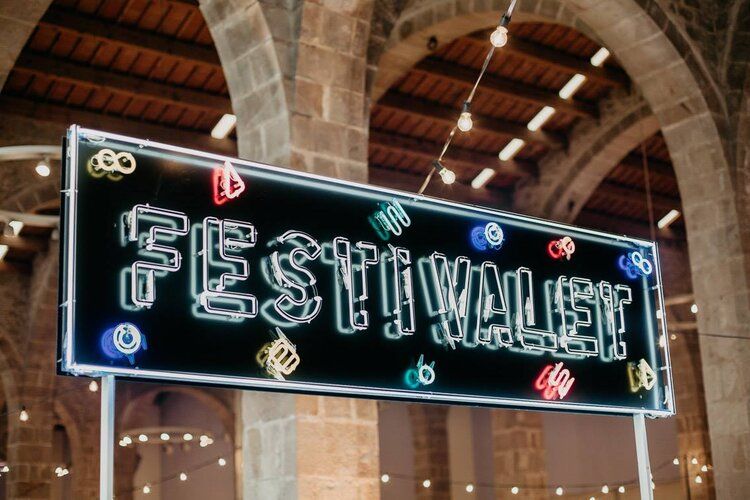 Mercat de Nadal Festivalet, uno de los mercados de Navidad en Barcelona
