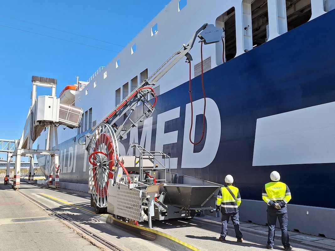 Conexión OPS en el Port de Barcelona.