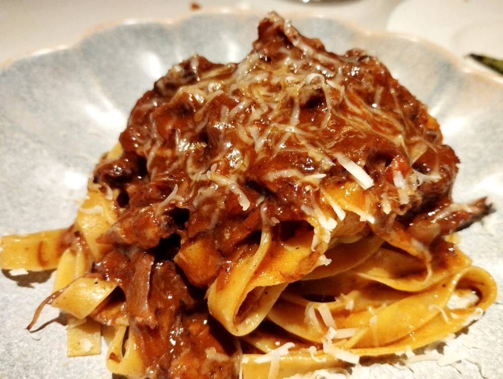 Tagliatelle fresca de Lorenzo con ragú de rabo de toro.