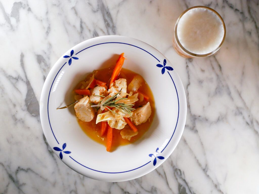 En Na Mindona, tapa de Pollo en escabeche de naranja y romero.