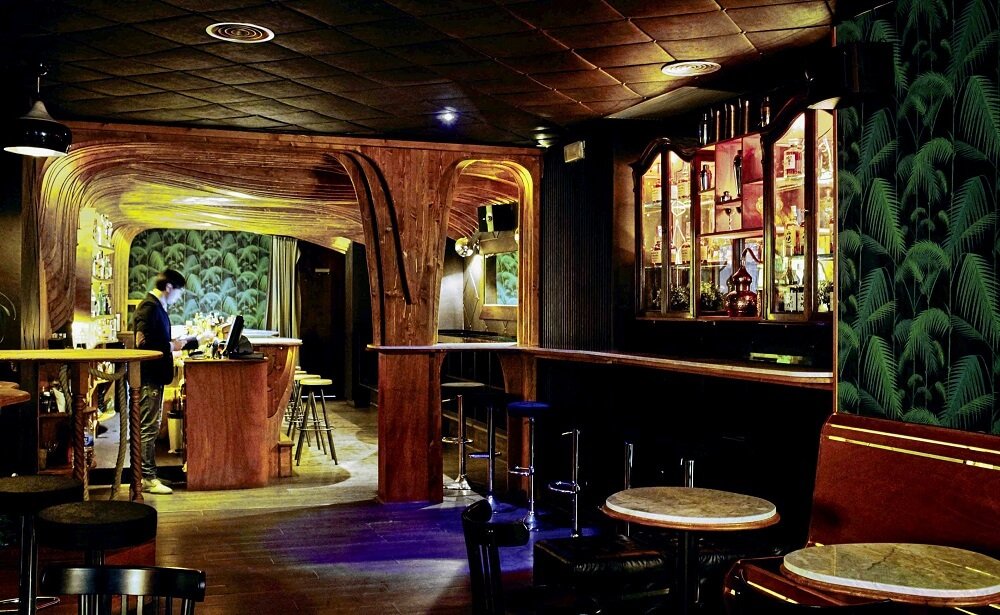 Interior de la cocteleria Paradiso