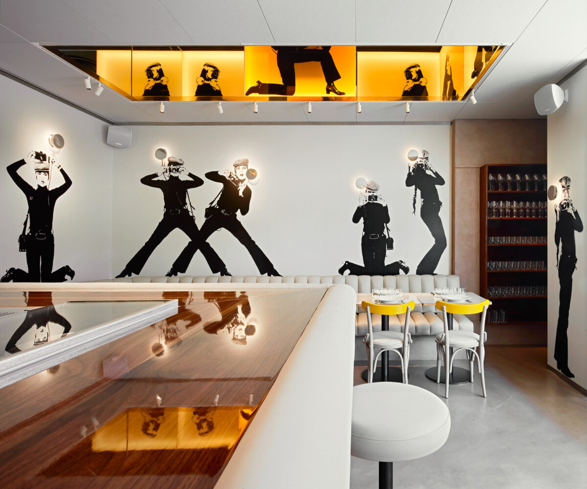 Interior Croma by Flash