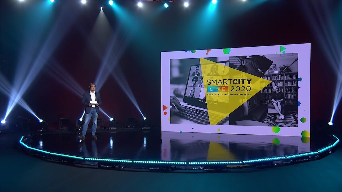 Ugo Valenti, en el plató televisiu creat per retransmetre l'Smart City Live.