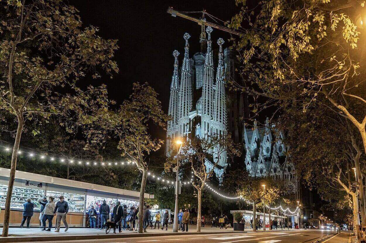 Fira de Nadal a Sagrada Familia, un dels mercats nadalencs de Barcelona