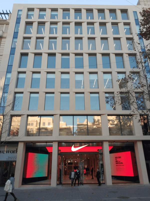 Perseo Haz un esfuerzo tumor Nike inaugura una tienda de 2.000 metros cuadrados en Passeig de Gràcia