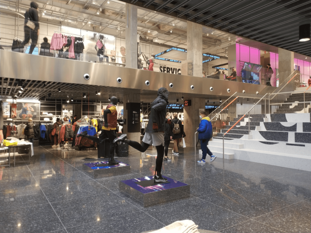 Por el contrario Consejos Regan Nike inaugura una tienda de 2.000 metros cuadrados en Passeig de Gràcia