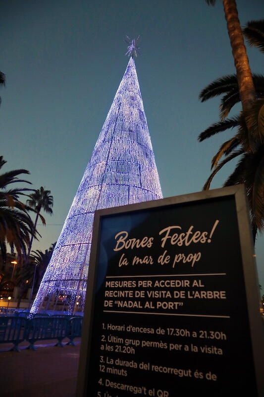 Acceso al Árbol de Navidad del Port de Barcelona