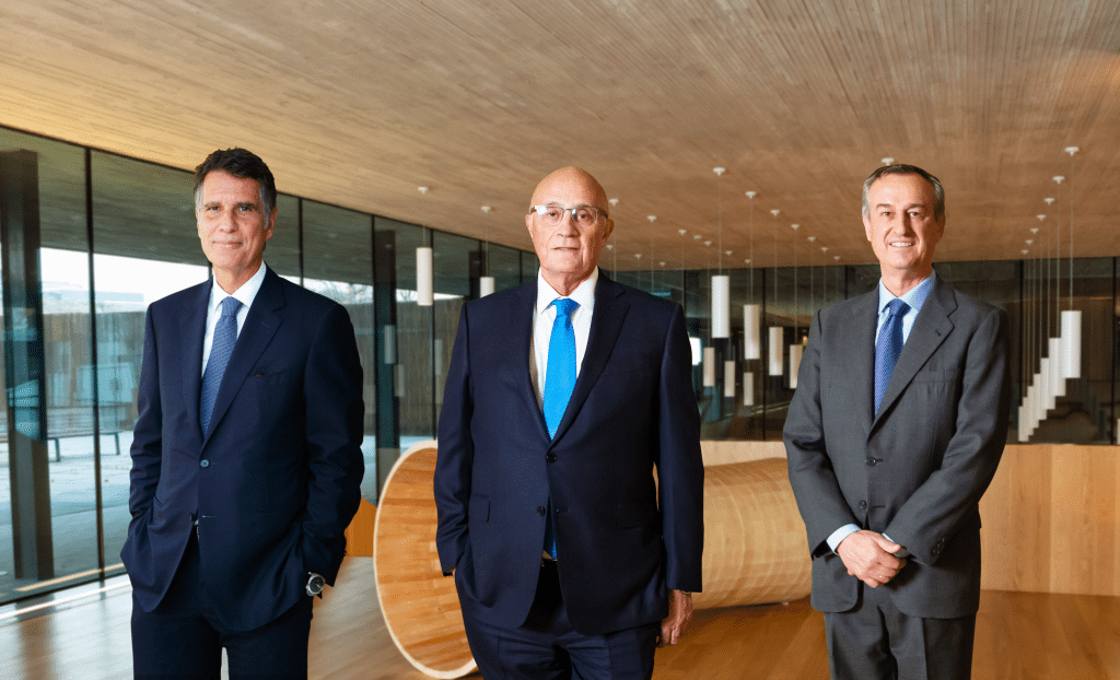 Jaume Guardiola, Josep Oliu i César González-Bueno.