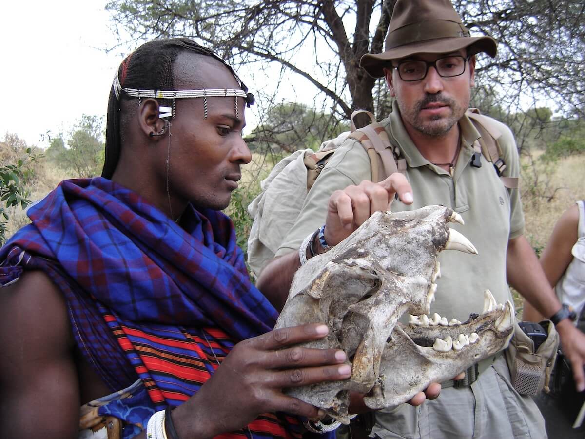 Guerrero maasai y Jordi Serrallonga en Tanzania