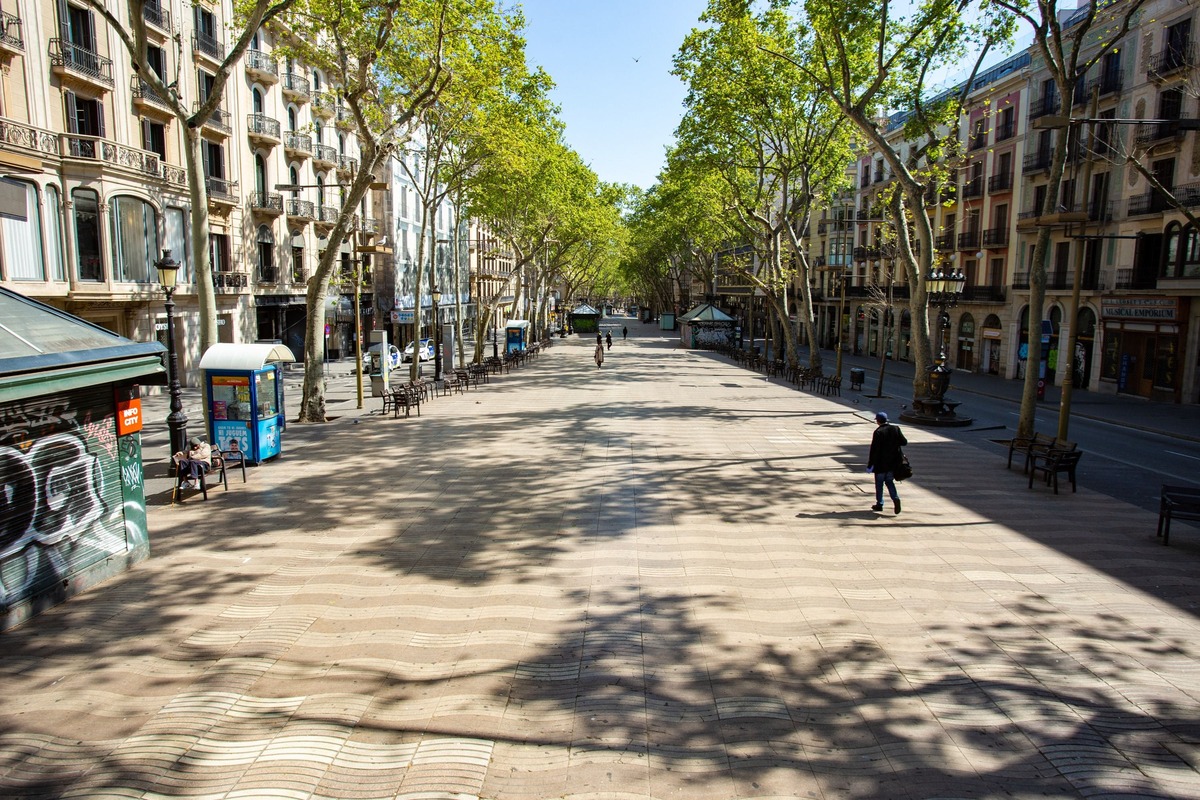 Carrer de la Rambla gairebé buit