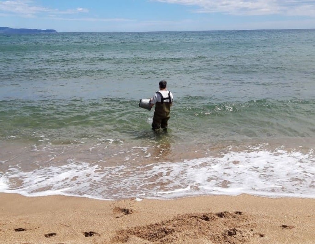 Recogida muestras playa de la Agencia Catalana del Agua