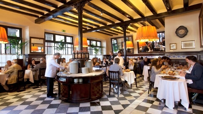 Interior del restaurant Les 7 Portes