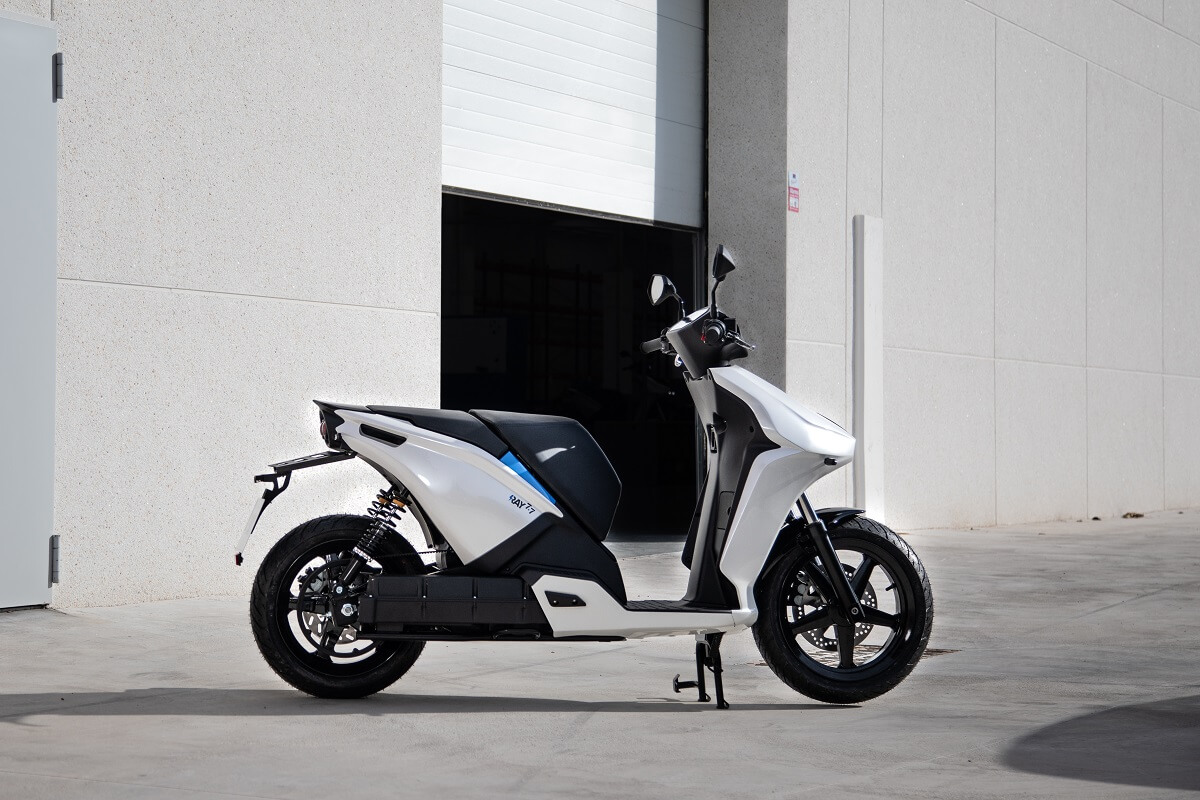Moto Ray 7.7 blanca