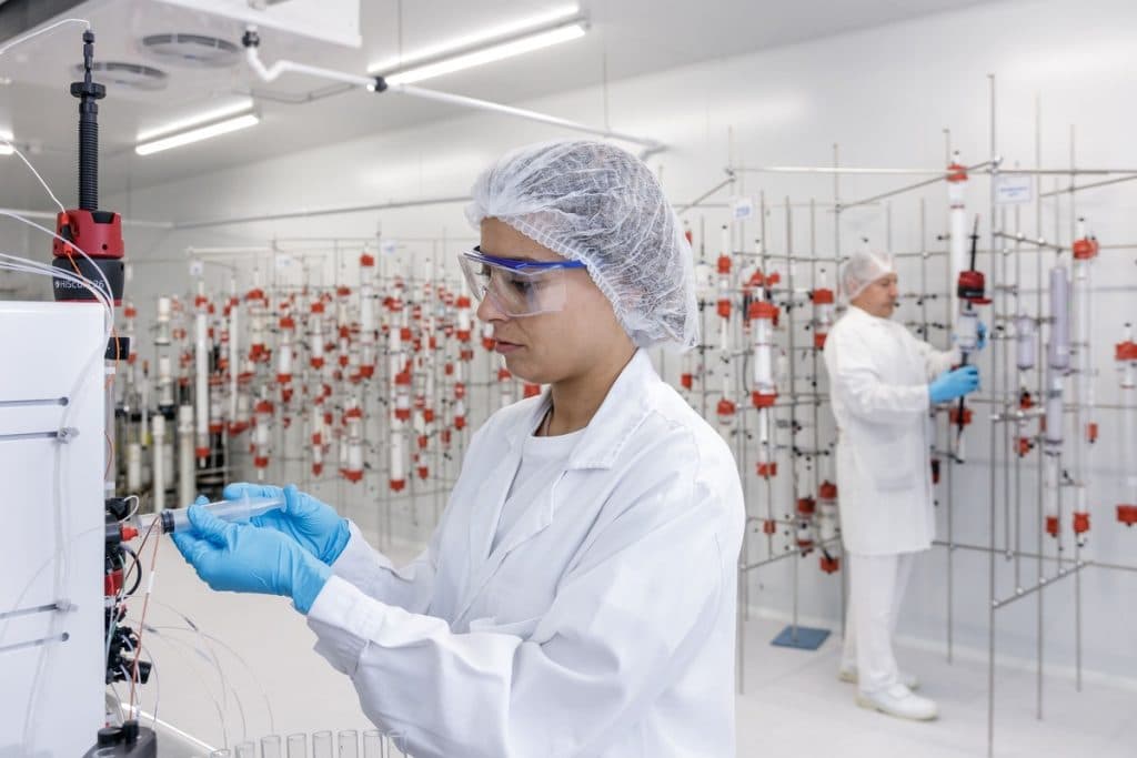Profesionales de Werfen en la planta de Lliçà d'Amunt.